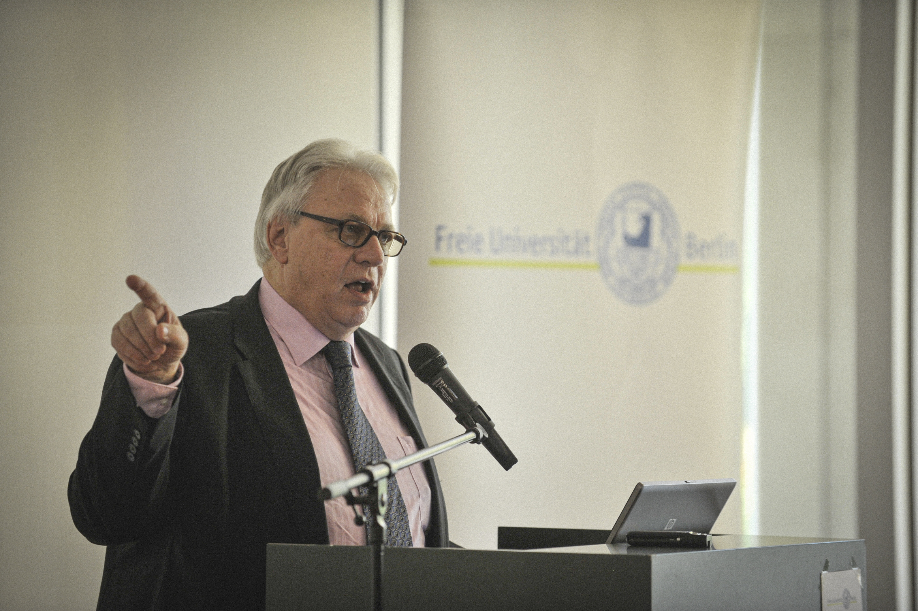 Dr. Wedigo de Vivanco bei seiner Rede zur Goldenen Promotion vor den Alumni.