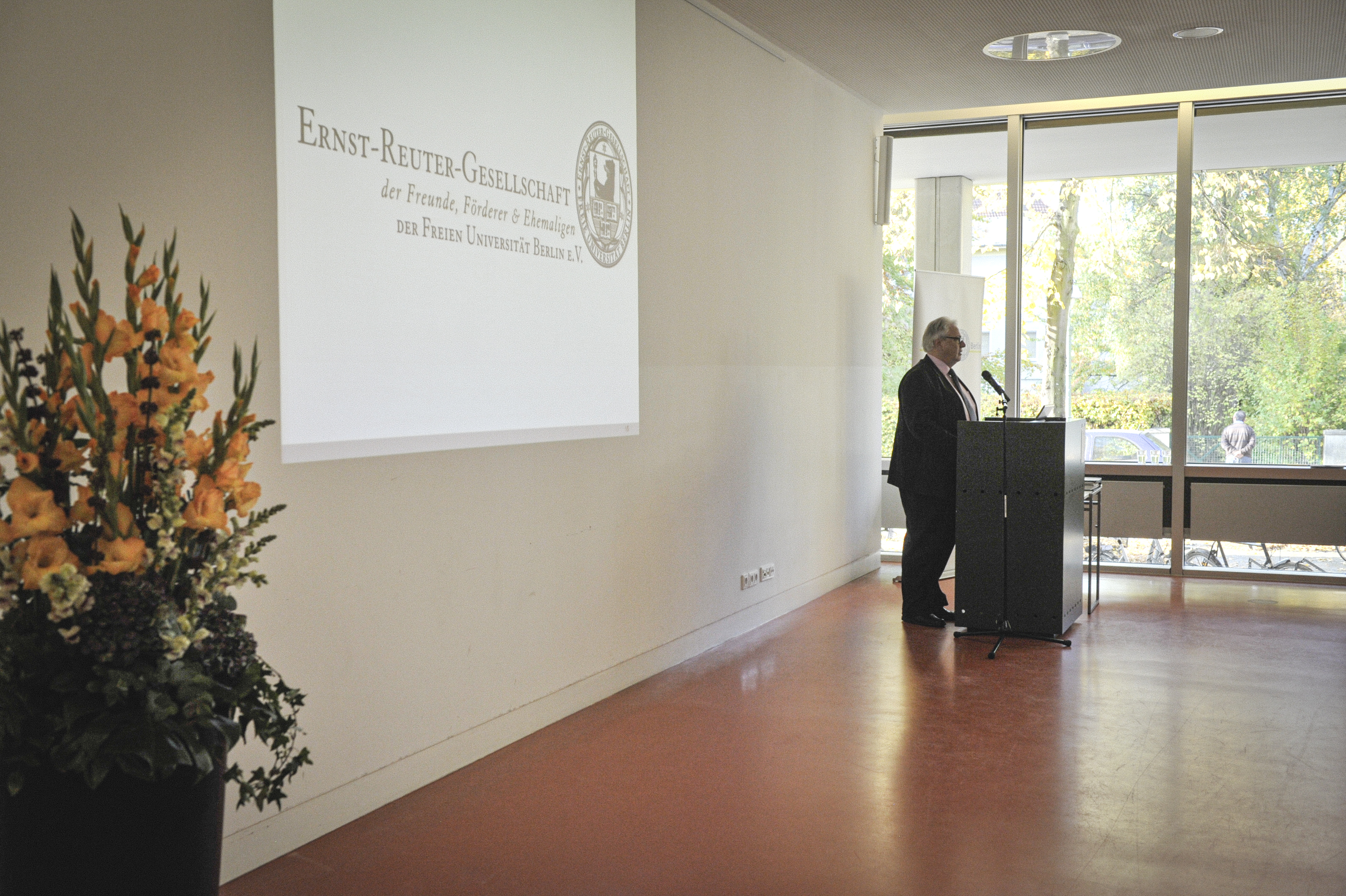 Dr. Wedigo de Vivanco bei seiner Rede zur Goldenen Promotion vor den Alumni.