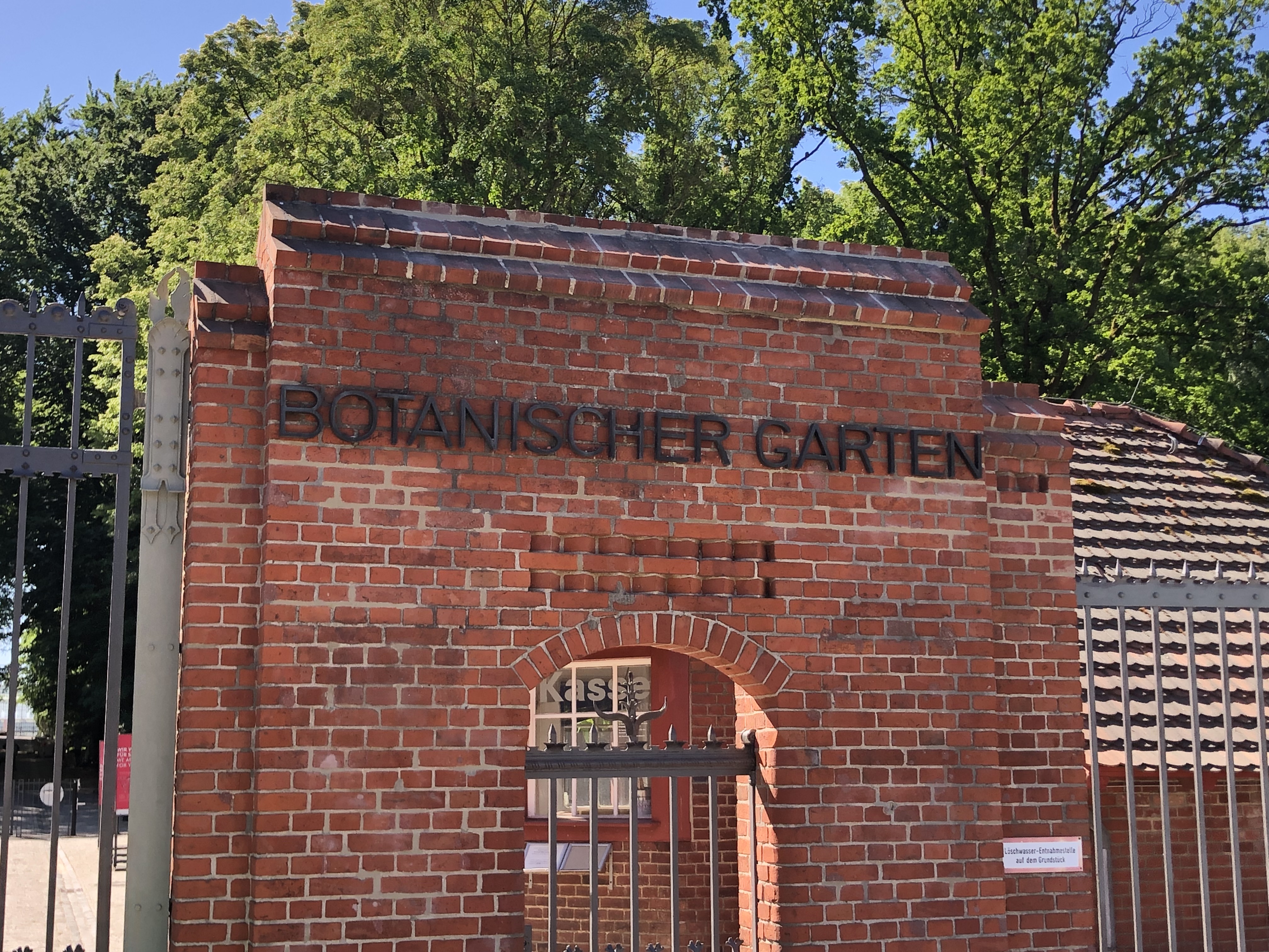 Eingang zum Botanischen Garten