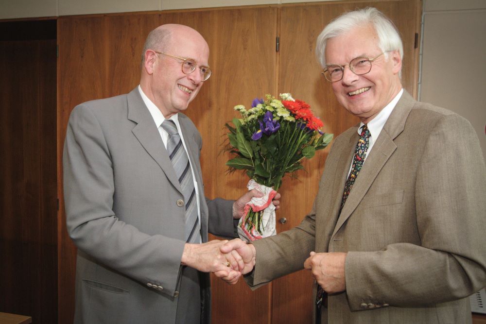 Prof. Dr. Peter Gaehtgens gratuliert Prof. Dr. Dieter Lenzen