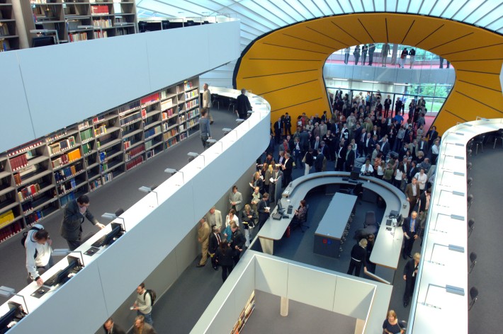 Das Gebäuder der Philologischen Bibliothek am Tag der Eröffnung, eine Innenansicht