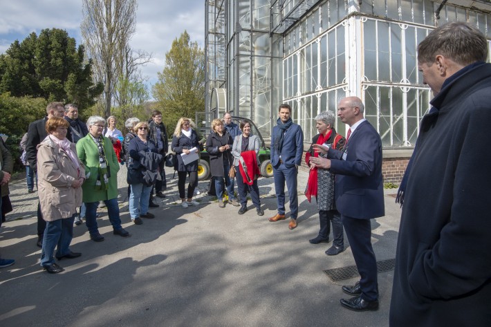 Hoher Sanierungsbedarf festgestellt: Hauptausschuss des Berliner Abgeordnetenhauses besuchte den Botanischen Garten Berlin