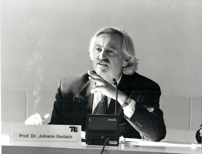 Prof. Dr. Johann W. Gerlach auf dem Podium