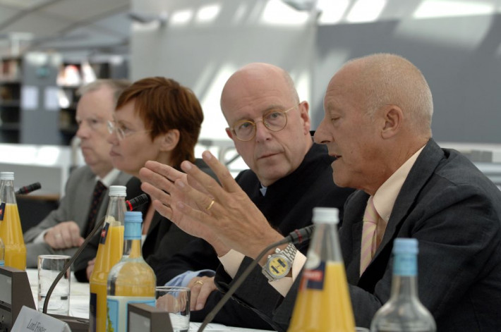 Prof. Dr. Dieter Lenzen neben den Architekten Lord Norman Foster 